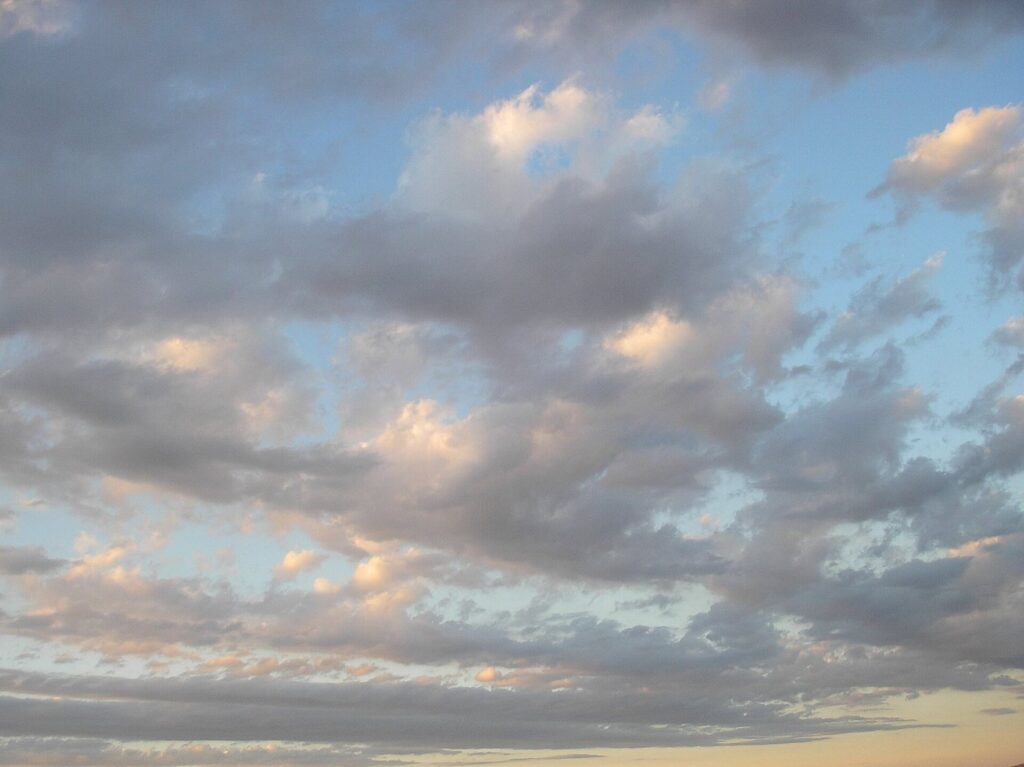 Soggiornare a Canneto vicino al mare — Clouds over the coast of Sicily