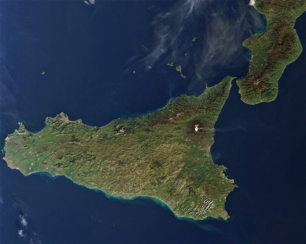 Soggiornare a Lipari con bambini: zone e servizi utili — San Vincenzo Church, Stromboli, Sicily, Italy