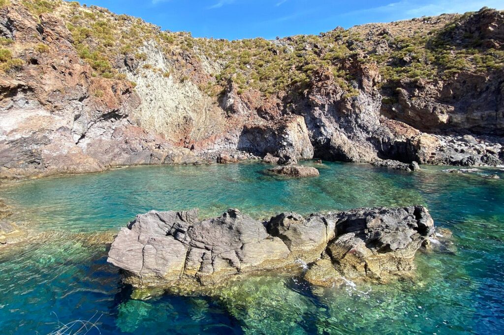Lipari centro: cosa vedere tra porto e vicoli — Coasts of Vulcano Island, Sicily, Italy