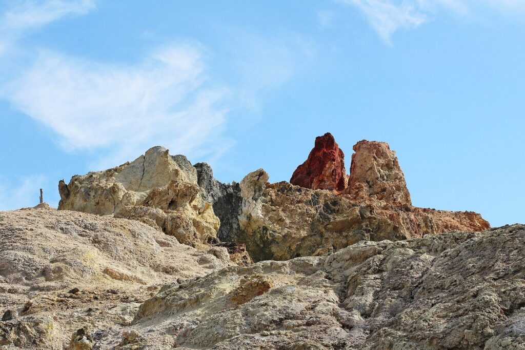 Marina Lunga: arrivi, passeggiate e vita del porto — Rock formation at Vulcano Island, Sicily, Italy