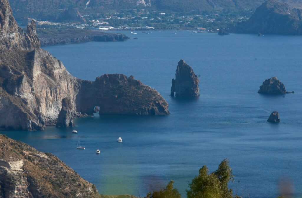 Itinerario tra Pianoconte e i belvedere occidentali — Three Rocks SW of Lipari, Italy: Pietra Lunga, Pietra Menalda, Le Formiche