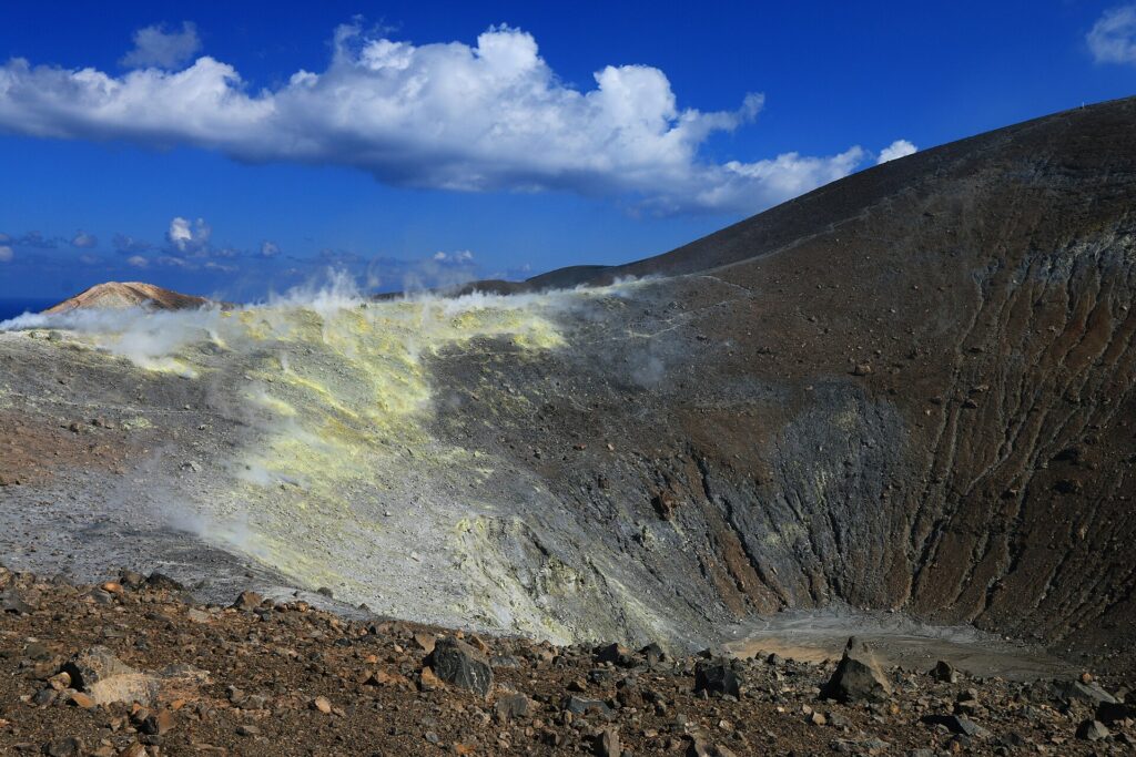 Hotel, B&B o casa vacanze a Lipari: come scegliere — Vulcano island (Sicily, Italy) - Main crater
