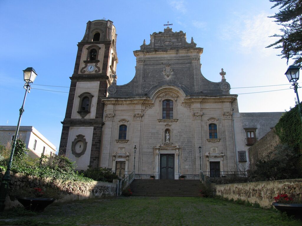 La Cattedrale di San Bartolomeo a Lipari — San Bartolomew Cathedral on Lipari Castle