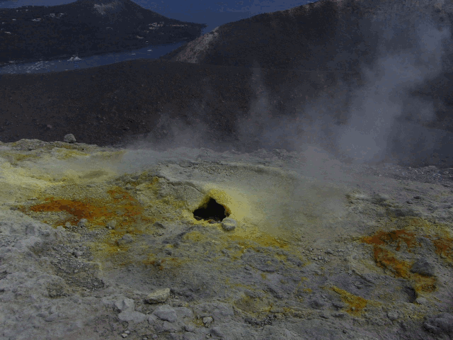 Belvedere Quattrocchi: panorama su Vulcano — Fumarola, Vulcano, Sicilia.