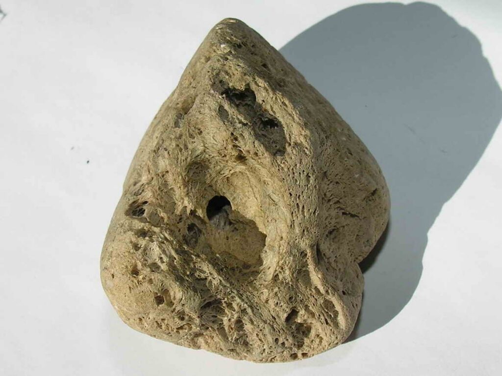 Spiaggia Bianca e Cave di Pomice: cosa sapere — Pumice rock- a very light extrusive igneous rock
