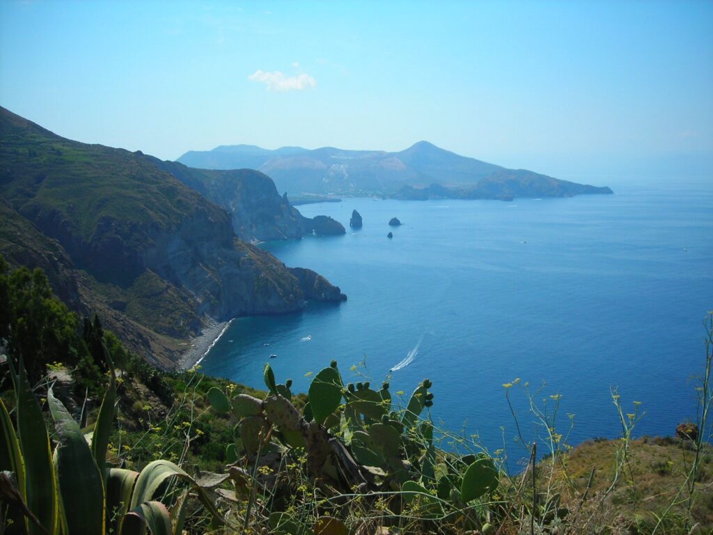 Come scegliere la zona giusta dove soggiornare a Lipari — Isola di Lipari - Panorama costa