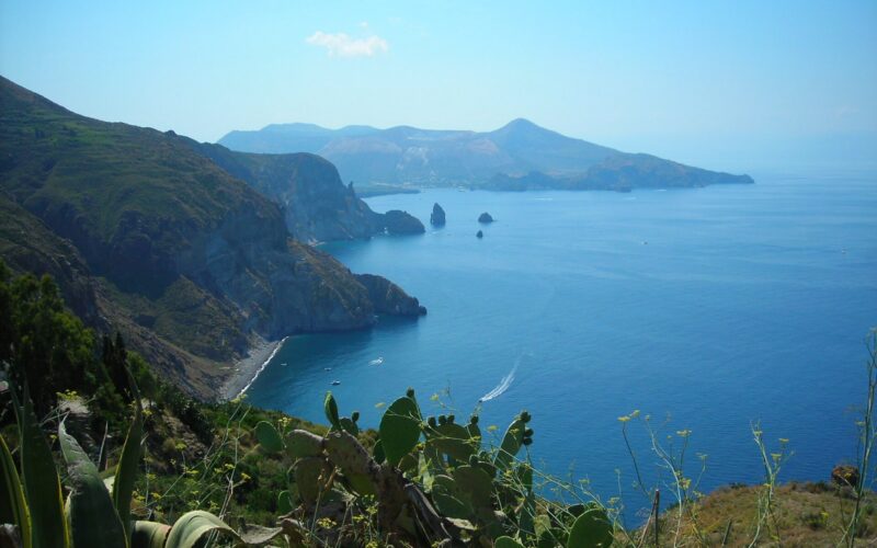 Come scegliere la zona giusta dove soggiornare a Lipari — Isola di Lipari - Panorama costa