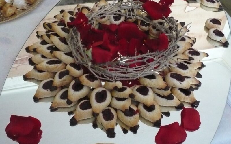Dolci eoliani da assaggiare durante il viaggio — Spina santa of Caltanissetta, sweet used to be prepared for the Holy Crucifix festivity by the Sisters of the Benedectine Monastery of Calta