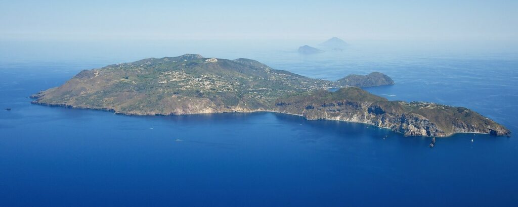Monte Chirica e le alture di Lipari — Aerial image of Lipari (view from the southwest)