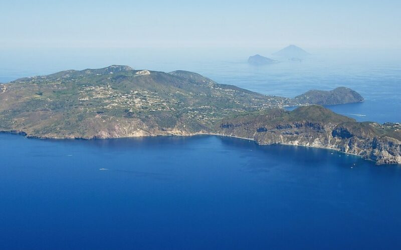 Monte Chirica e le alture di Lipari — Aerial image of Lipari (view from the southwest)