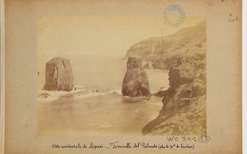 I venti delle Eolie e il loro effetto sul paesaggio — Sujet : Volcans Sicile, Île de Italie Etna (volcan) Vulcano (île) Éoliennes, Îles Appartient à l’ensemble documentaire : PhoGéo1 Couverture