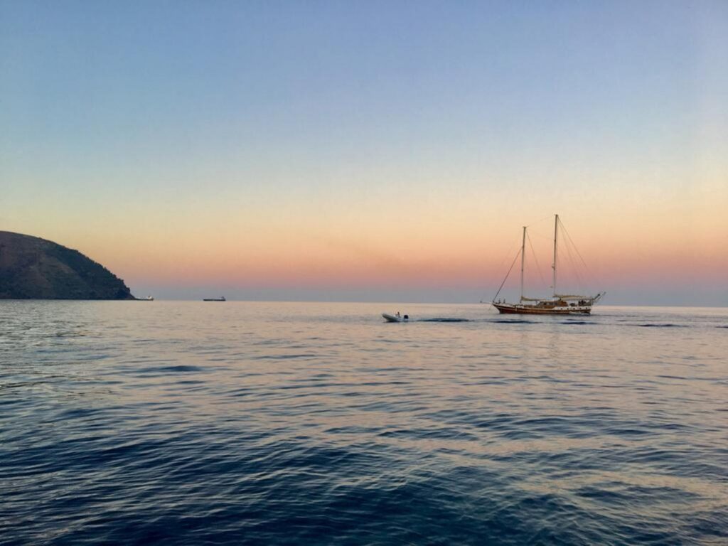 Marina Lunga: arrivi, passeggiate e vita del porto — Immagine del porto di Marina Corta, CIttà di Lipari.