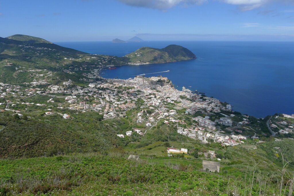 Acquacalda: il volto tranquillo del nord di Lipari — View of Lipari from Monte Guardia. Panarea und Stromboli in the background
