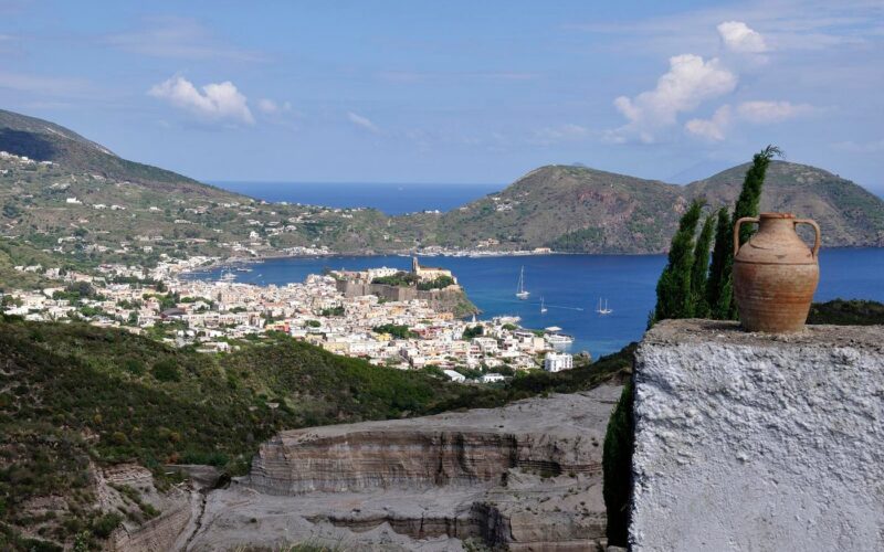 Lipari in autunno: clima e idee di viaggio — A journey to the Aeolian islands.