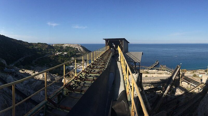 Passeggiata da Canneto alle cave di pomice — Lipari pumice mine.