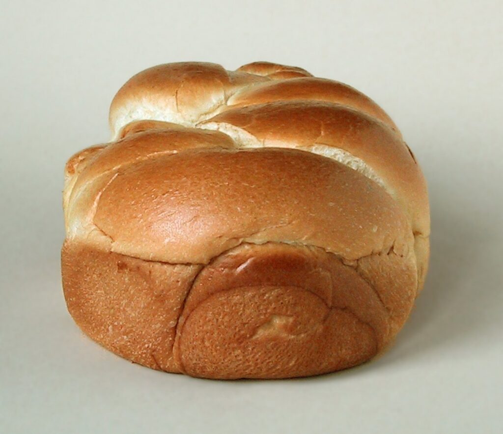Il pane cunzato alle Eolie: ingredienti e tradizione — File:Brioche.jpg