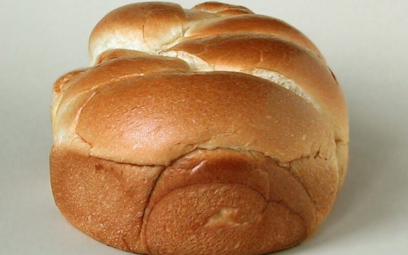 Il pane cunzato alle Eolie: ingredienti e tradizione — File:Brioche.jpg