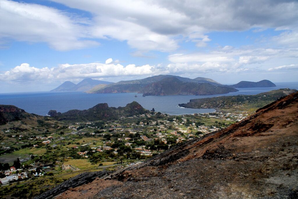 La pomice di Lipari e il paesaggio delle cave — The Aeolian Islands: standing on Vulcano, Lipari in the middle, Salina at the left, Panarea at the right.