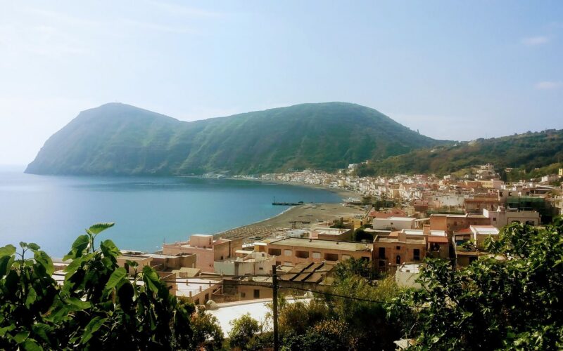 Fotografare Lipari: luce, paesaggi e punti di ripresa — Panorama of Lipari, Eolian Islands